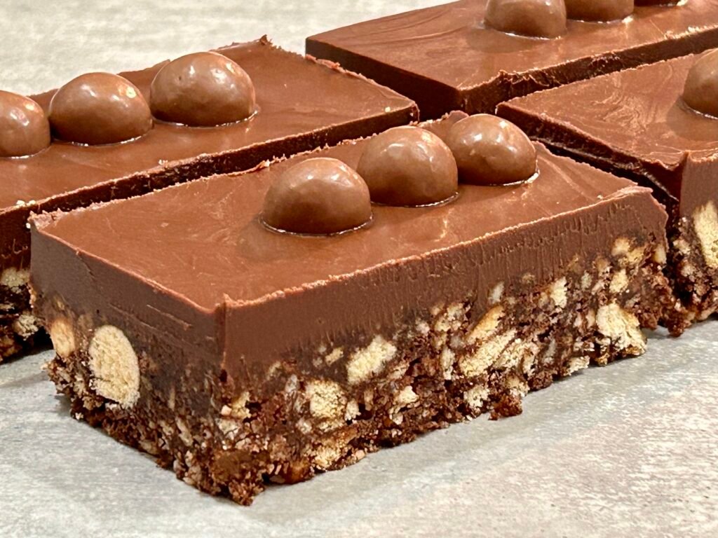 tray bake malteser tiffin