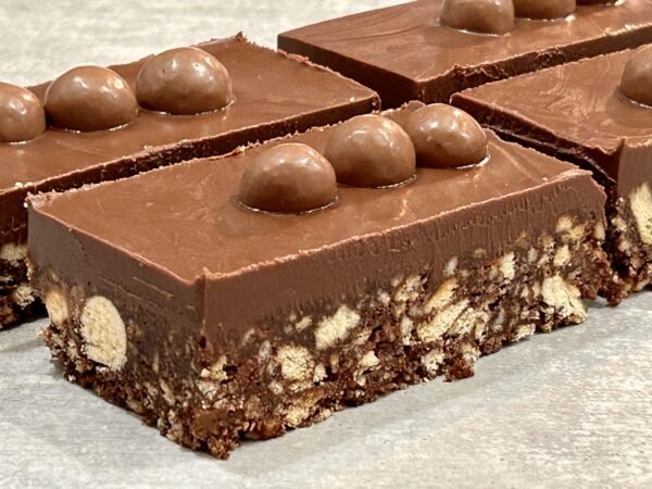 tray bake malteser tiffin