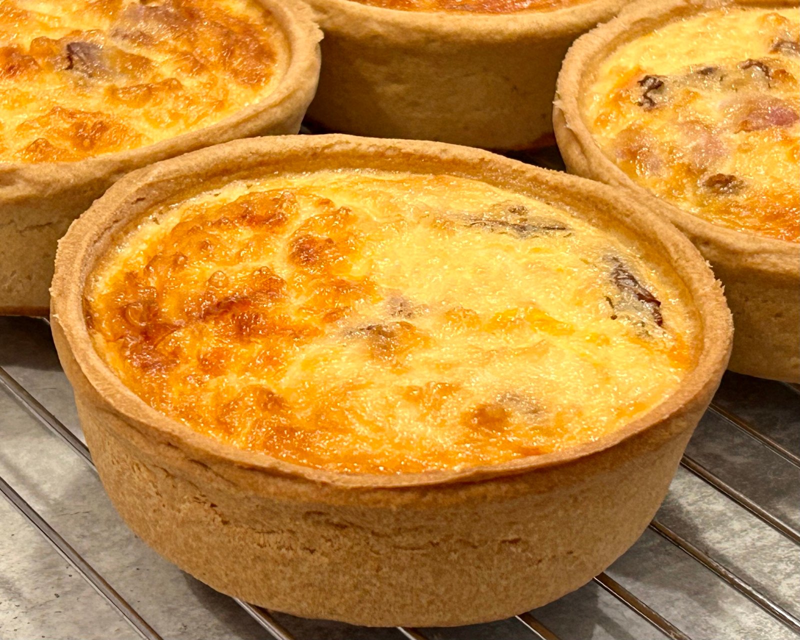 quiche (deep) mature cheddar, ham & tomato quiche (deep) mature cheddar, ham & tomato