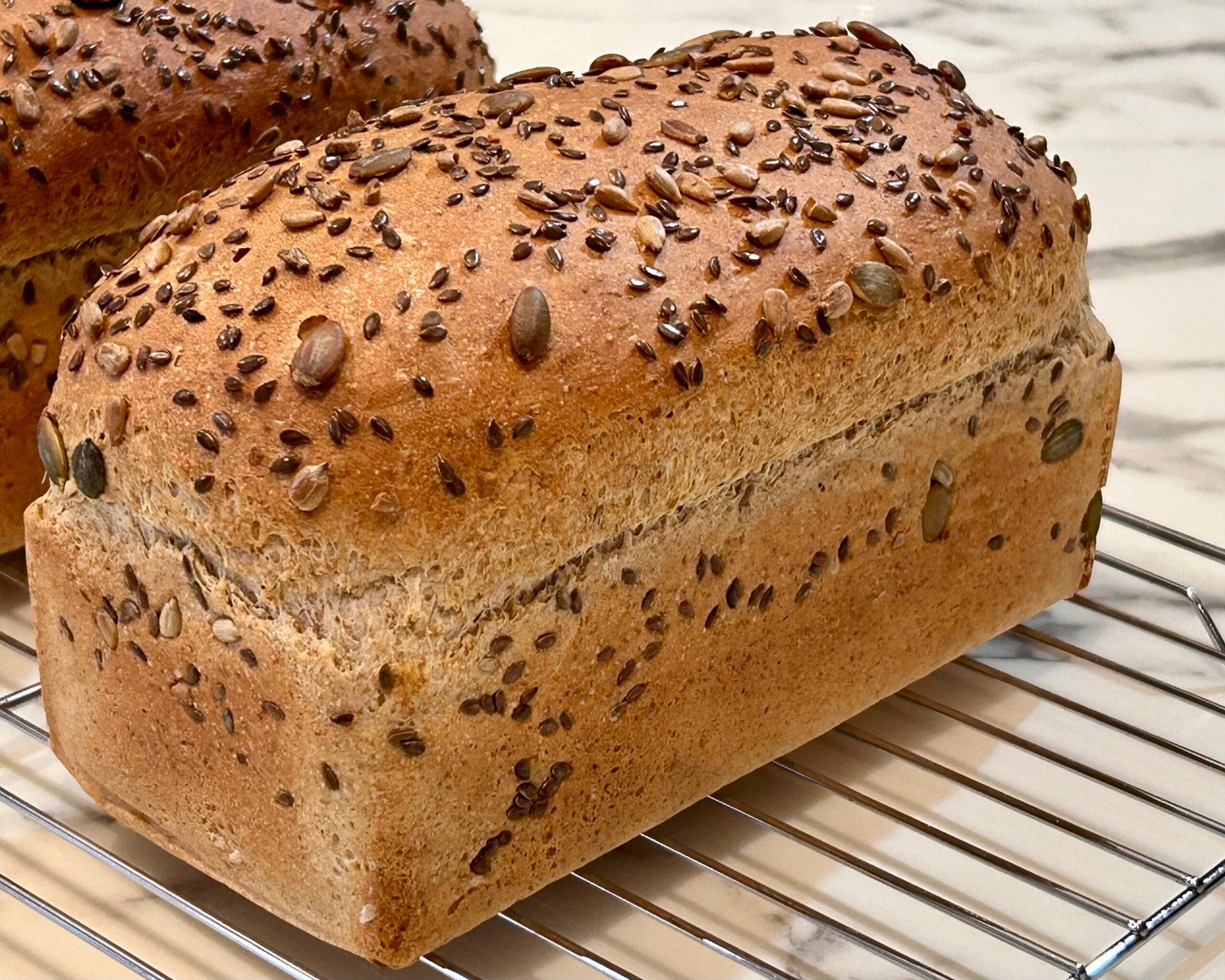 bread country loaf (seeded)
