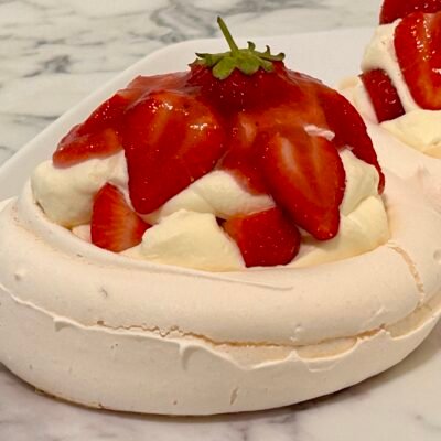 strawberry pavlova