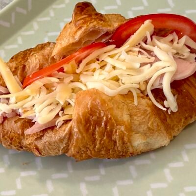 Mature Cheddar & Tomato Croissant